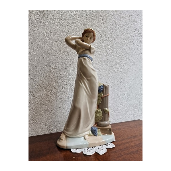 Figura Nadal mujer con uvas