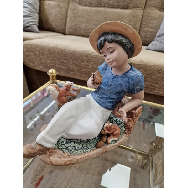 Figura Nadal niño con ardillas