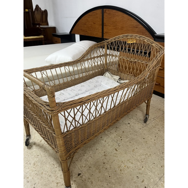 Cuna de mimbre