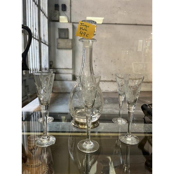 Juego de copas de plata