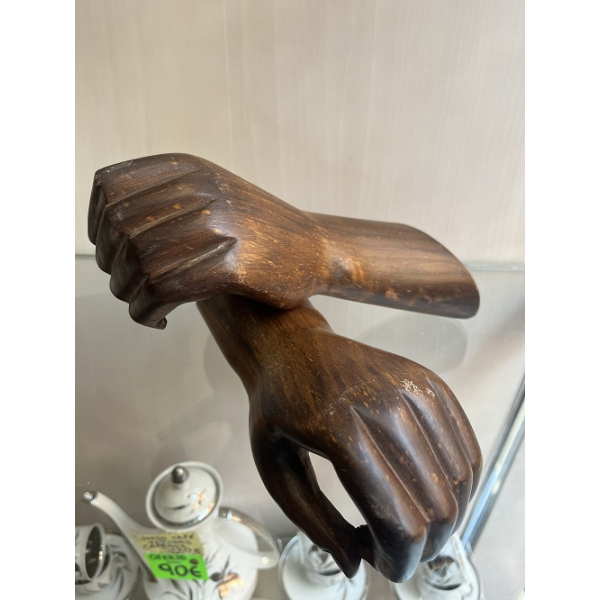 Manos de madera